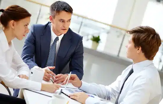¿Por qué es importante una evaluación jurídica antes de tomar decisiones sobre las deudas? - SVC Abogados